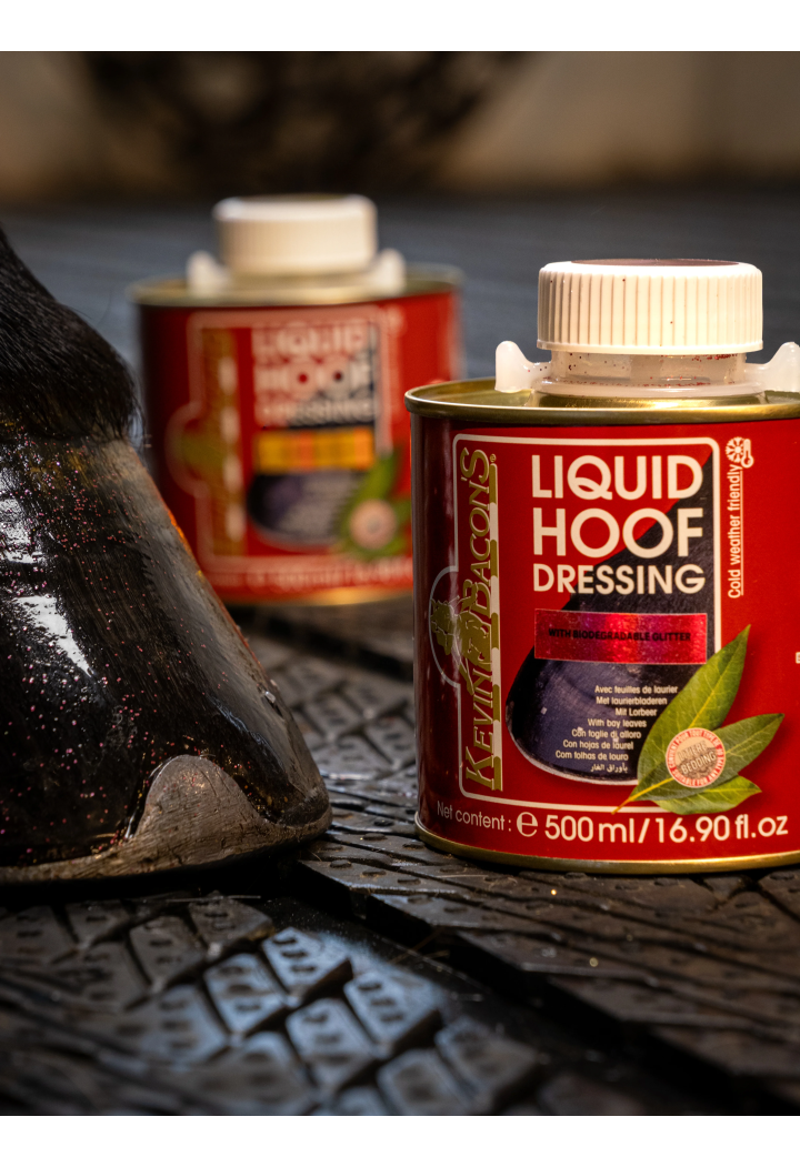 Olio per zoccoli KEVIN BACON'S Liquid Hoof rosa con glitter 500ml