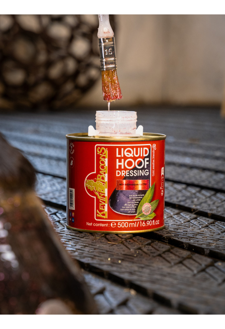 Olio per zoccoli KEVIN BACON'S Liquid Hoof rosa con glitter 500ml