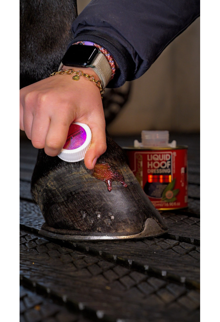 Olio per zoccoli KEVIN BACON'S Liquid Hoof rosa con glitter 500ml